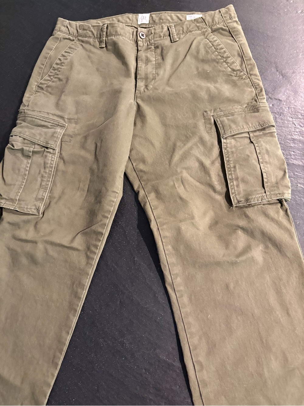 GAP Men's Cargo Pants in Olive